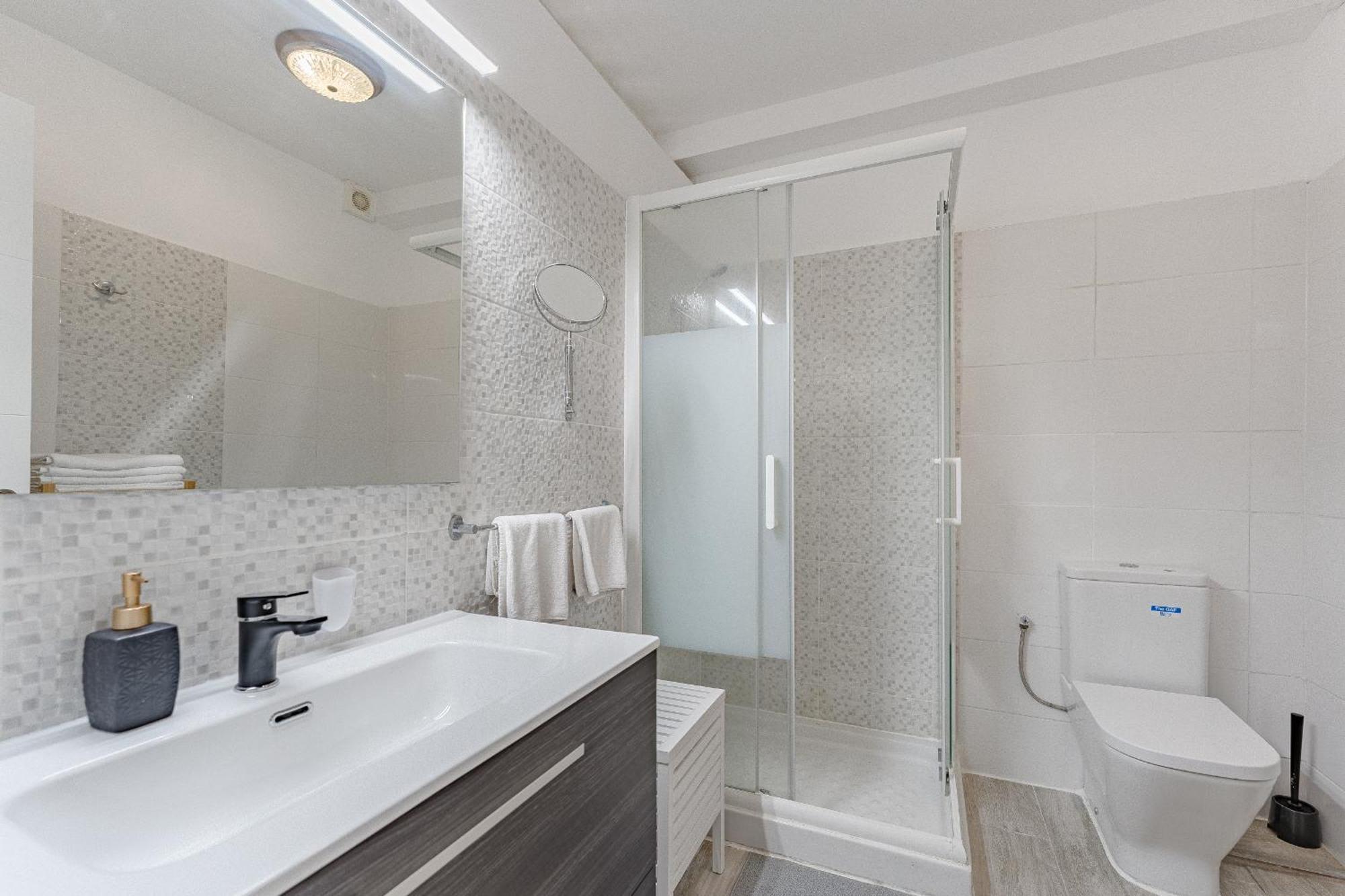 Primavera Tranquil Retreat 2-Bedroom Apartment With Balcony, Garden View & Fiber Wifi Arona  Eksteriør billede