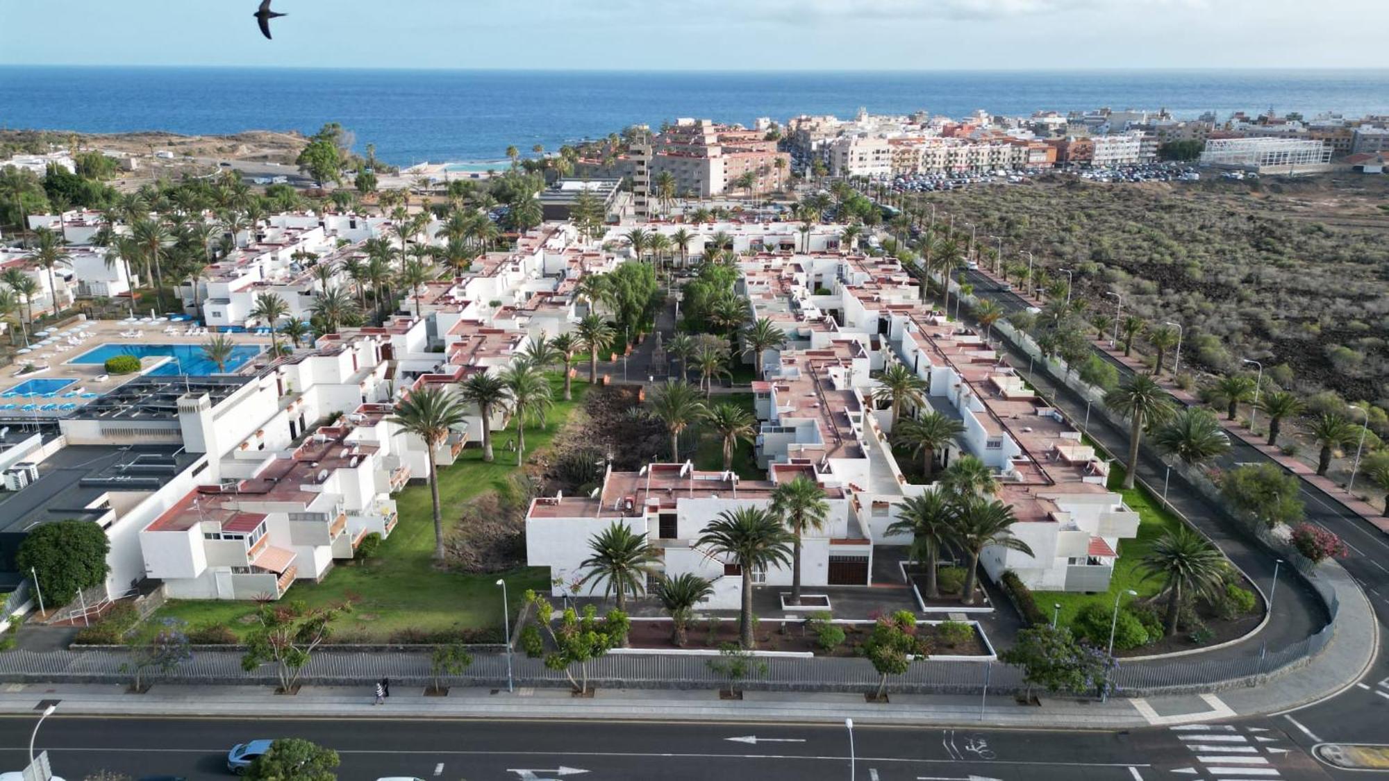 Primavera Tranquil Retreat 2-Bedroom Apartment With Balcony, Garden View & Fiber Wifi Arona  Eksteriør billede
